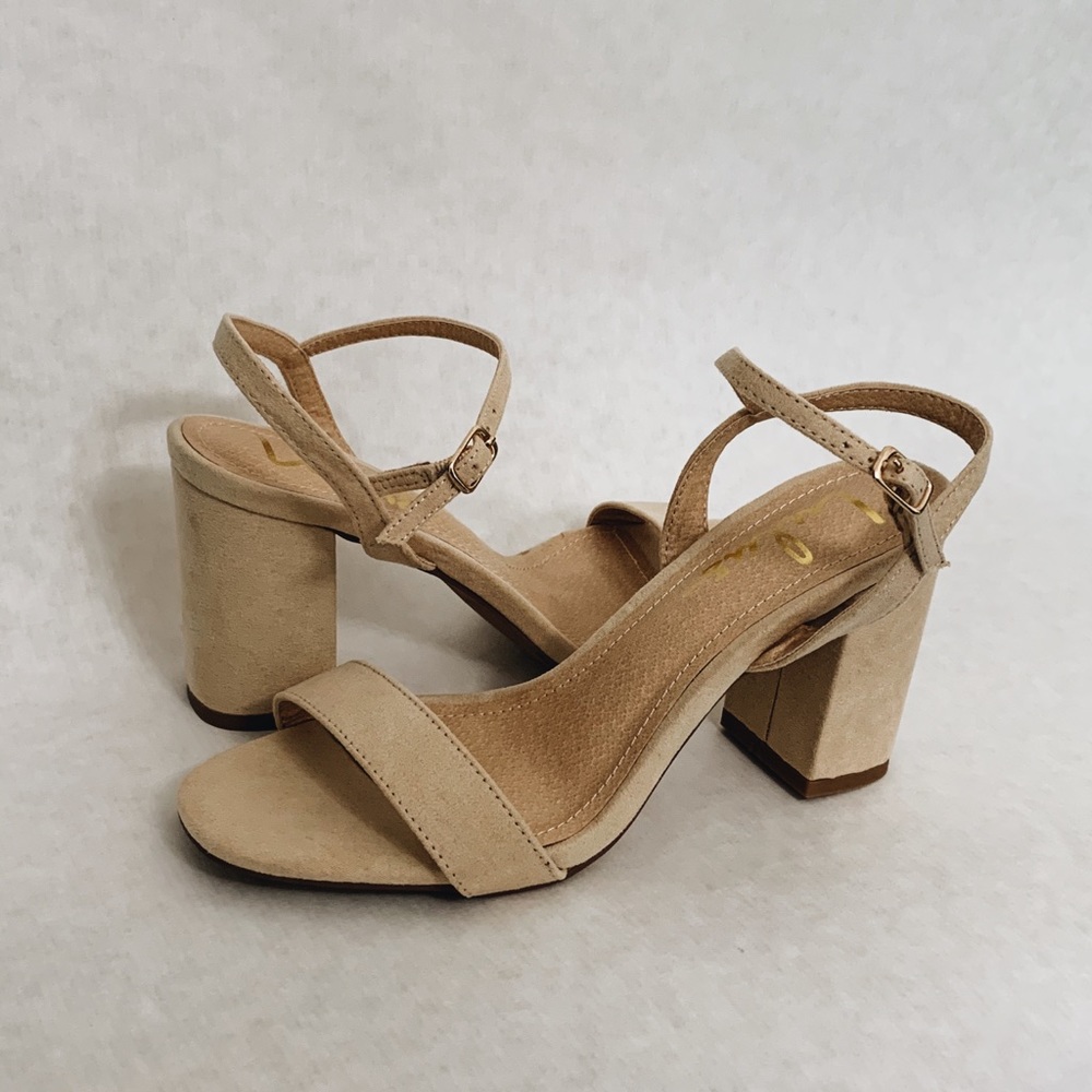 BRAND NEW Lulus Classic Nude High Heels
